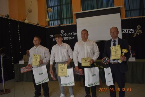 III. helyezett csapat.JPG